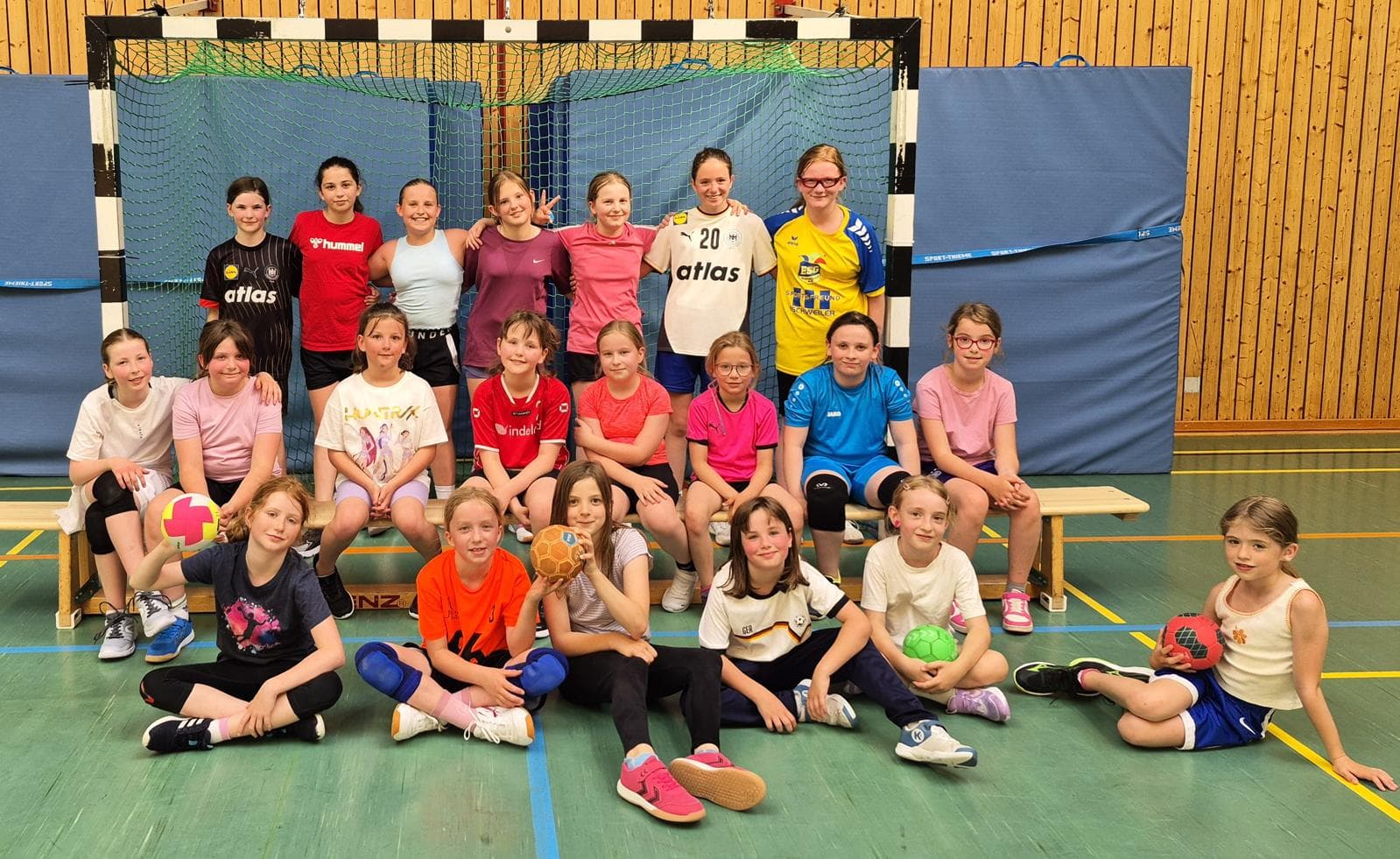 Handballvereine schaffen neue Perspektiven für Mädchen